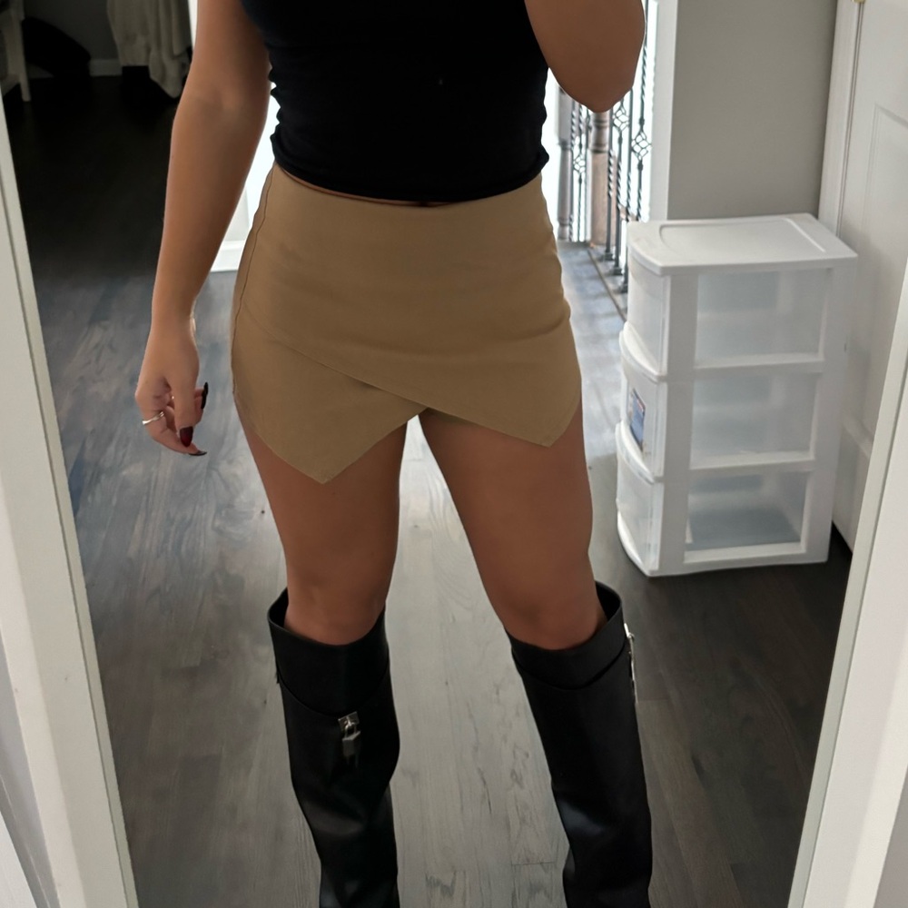 Tan mini skort